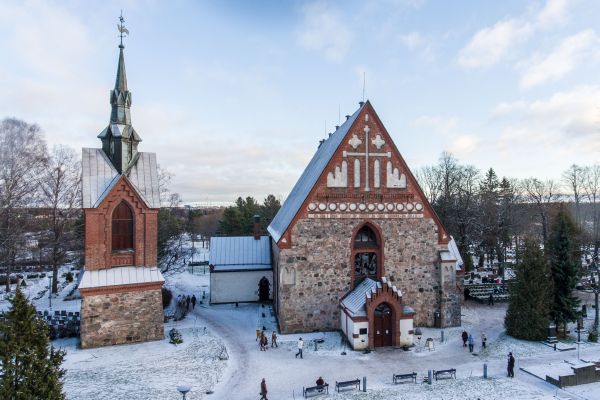 Högmässa Bild: Helsinge kyrka S:t Lars, foto; Kirkon kuvapankki - Antero Harju
